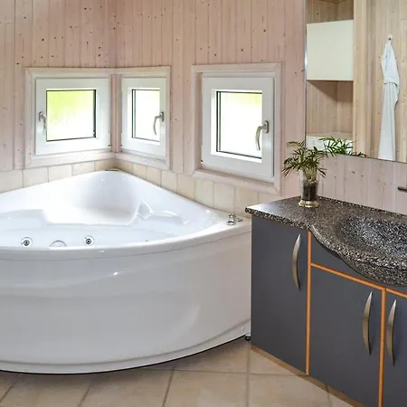 Three-bedroom Holiday In Hals