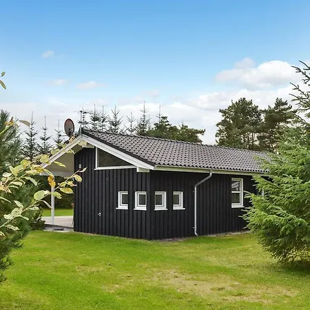 Three-bedroom Holiday In *