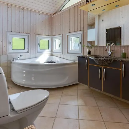 Casa vacanze Three-bedroom Holiday In Hals