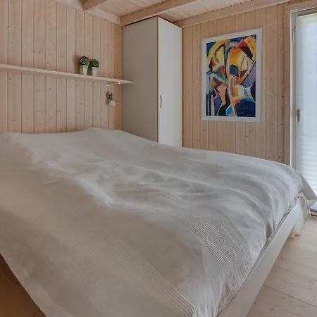 Three-bedroom Holiday In * Hals