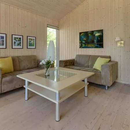 Three-bedroom Holiday In Hals